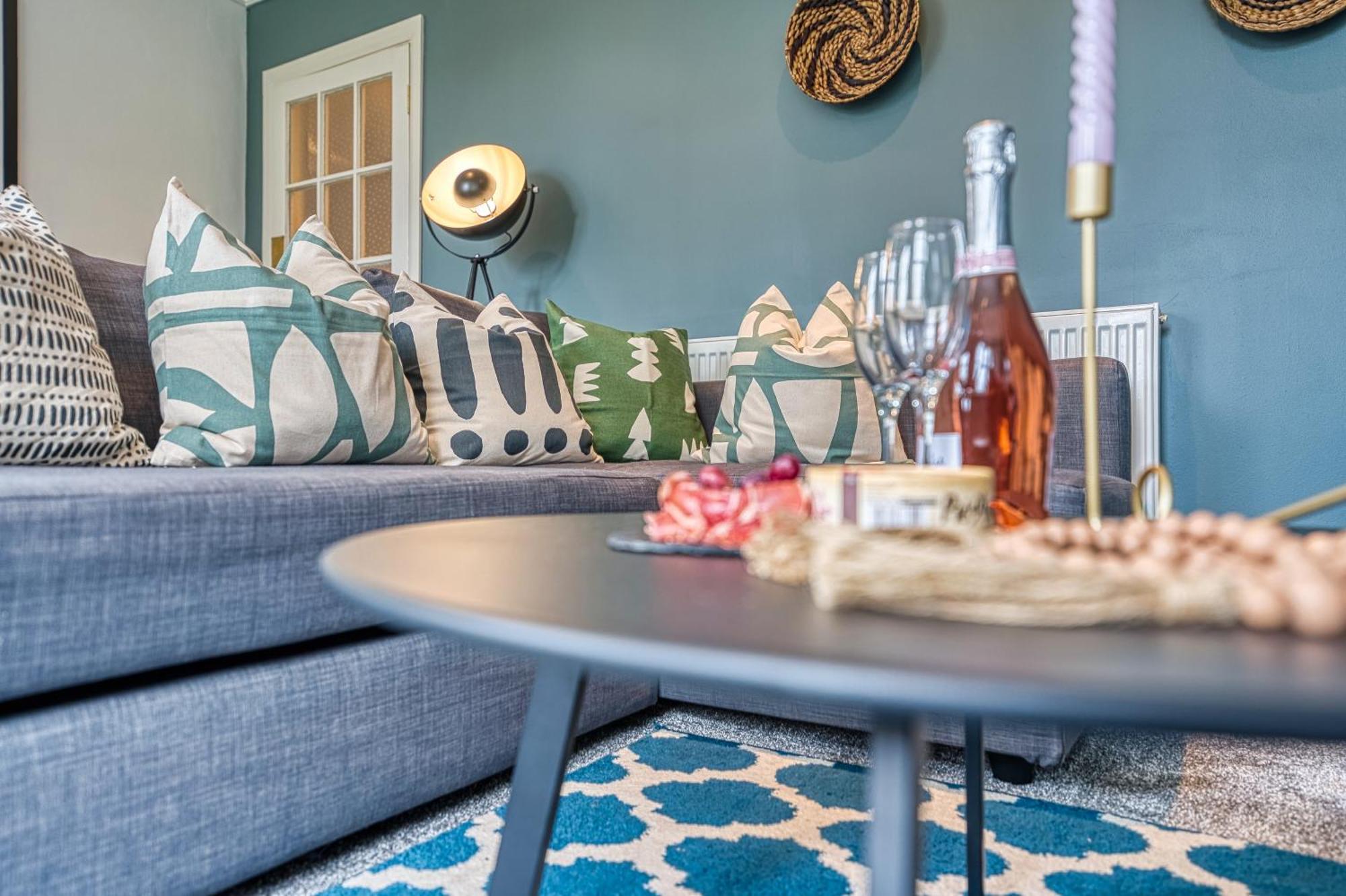 2 Bedroom Stylish Spacious Apt, Sleeps 6, Central Cheltenham, With Free Parking - By Blue Puffin Stays Экстерьер фото