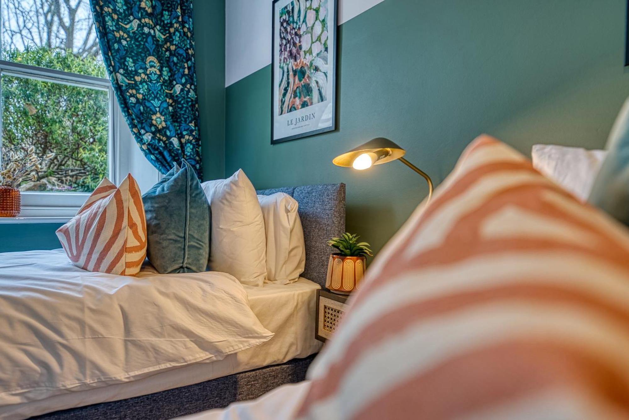 2 Bedroom Stylish Spacious Apt, Sleeps 6, Central Cheltenham, With Free Parking - By Blue Puffin Stays Экстерьер фото